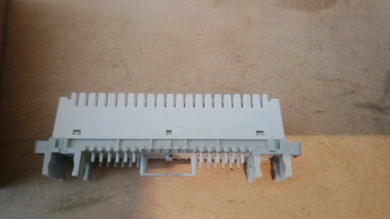 Плинт размыкаемый на 10 пар, крепление на хомут и штангу, маркировка 0-9